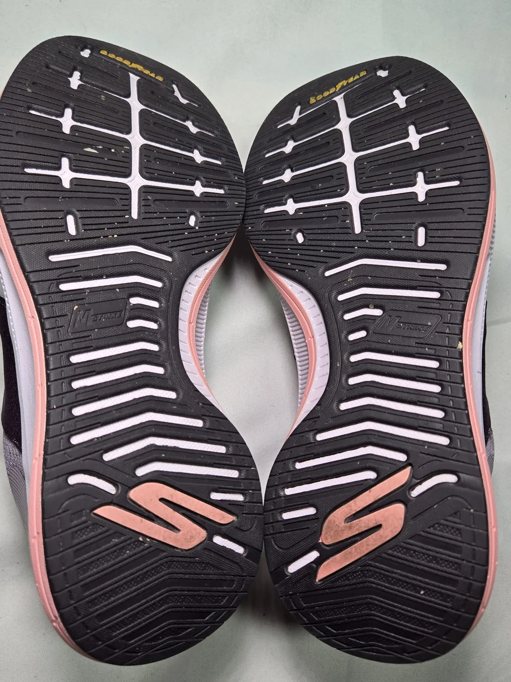 Skechers excellent slip